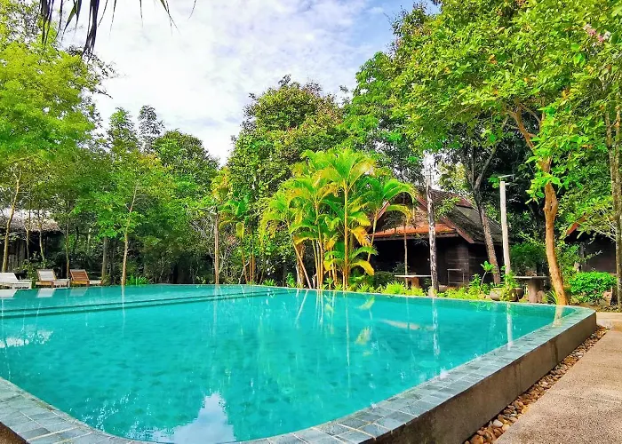 Resort Palm Village & 4*