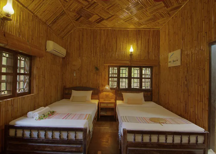 Palm Village & 4*