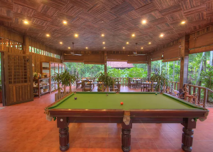 Resort Palm Village &