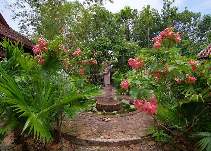 Palm Village & 4*