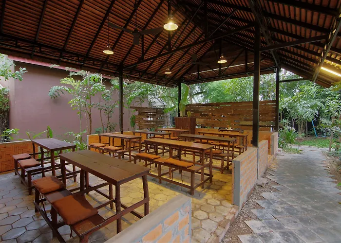 Palm Village & 4*