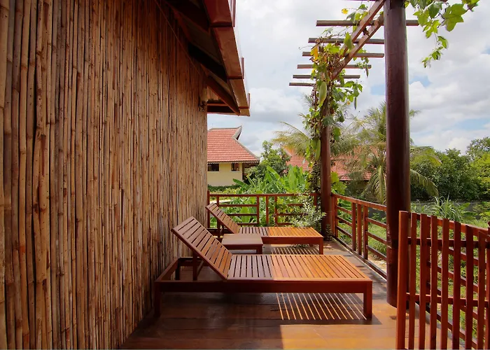 Palm Village & 4*