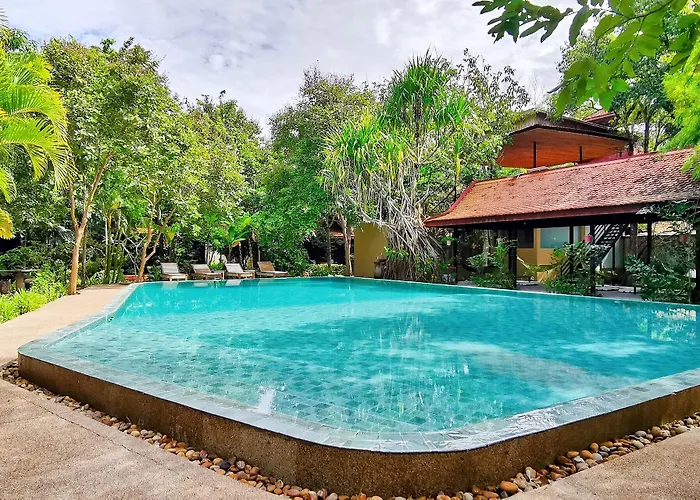 Palm Village & 4*